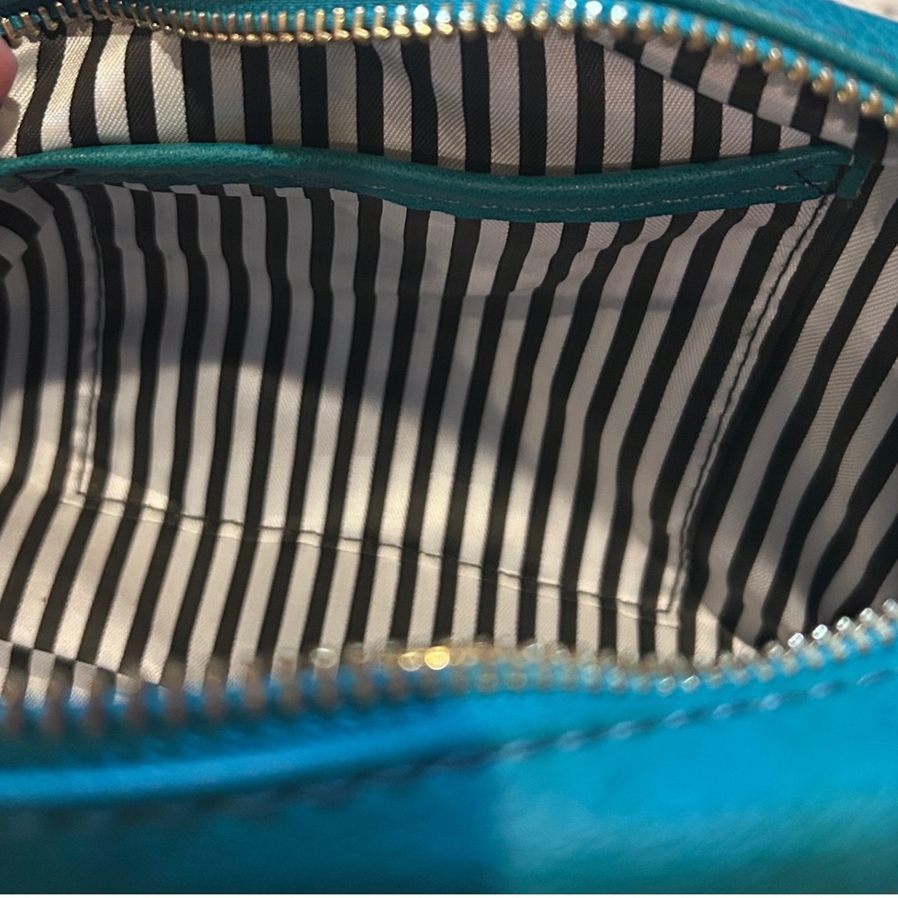 Teal Faux Leather Crossbody Bag Gold Tone Zipper Front Pocket Adjustable Strap - Picture 7 of 7